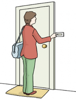 Das Bild zeigt eine Frau mit Umhängetasche. Sie steht vor einer Tür und drückt auf die Klingel.